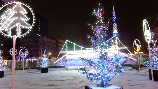 キラキラしてて、テレビ塔まで見えるし！