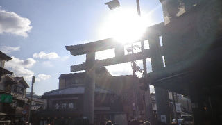 お茶の香りがする参道