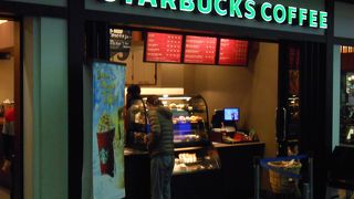 もはや大きな空港には付き物