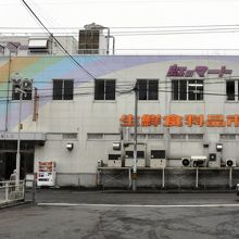 やや古い建物だが、それが逆にいいではないか