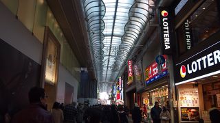 屋根つき、全天候型