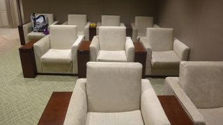 2014年9月30日に新設された『SKY LOUNGE』＆『TIAT LOUNGE』含む、羽田国際線ターミナルにある『ANA SUITE LOUNGE』、『ANA LOUNGE』、『SKY LOUNGE ANNEX』などのご案内。