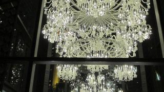 恵比須ガーデンプレイスでクリスマスイルミネーションとバカラのシャンデリアを見ました。