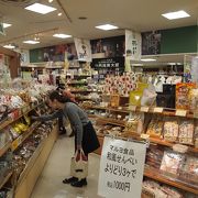 地元産の野菜も売られていました