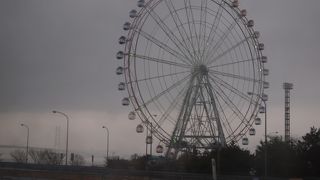 観覧車が目印のサービスエリア