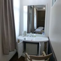 パウダールーム机の下は冷蔵庫