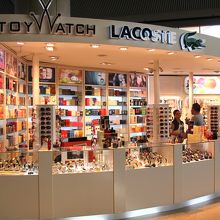 朝もショップは営業中