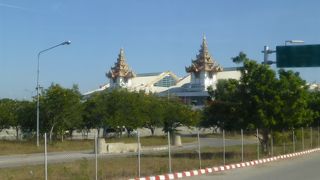 未だ簡素な空港ですが徐々にルートが増えています