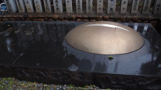 包丁の傷跡のモニュメント