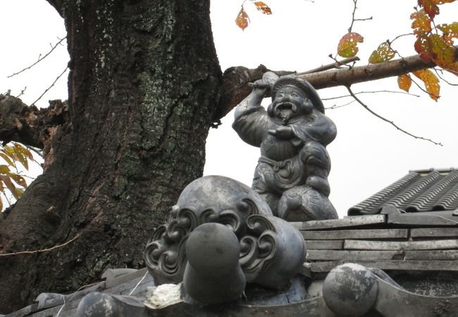 土塀の上の瓦・・・福を感じます！！