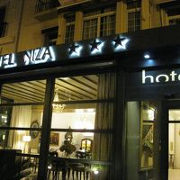 海岸側ではなく、出入りは裏側からです