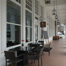 外観です。街歩きをしていればきっとこの前を通ると思います。