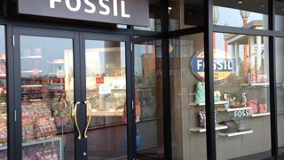 可愛らしいカバンと時計のお店!!