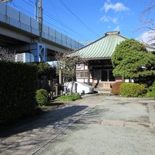 本堂脇を京急が