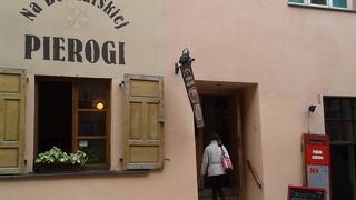 セルフサービスのピエロギ専門店。