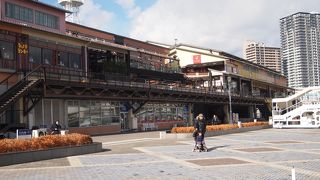 港の出入りの監視塔