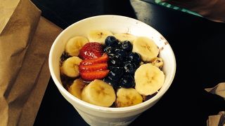 【アサイーボウル】ビタミンチャージ(カロリーは高そう)