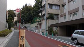 車の通りが多いです