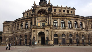 ゼンパー歌劇場