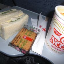 うわさのぬるいカップヌードル