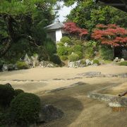 日本式の庭園が造られています。