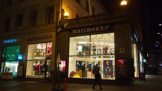 入り口のビッグビーズクッションがポイント