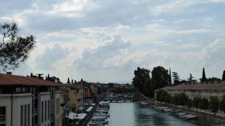 ペスキエーラ・デル・ガルダは湖に浮かぶ城塞町でガルダ湖のベネチアです♪