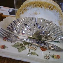 フルーツロール330円です。