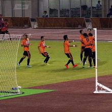 ゴールを喜ぶ選手たち