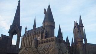 ちょっとだけでも映画を観てから行った方が良いです。