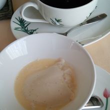 紅茶のパンナコッタとコーヒー