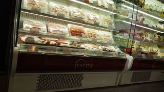 生ハムやイタリア食材がたくさん！