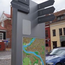 広場には地図有