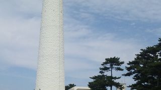 日御碕の断崖絶壁に立つ威風堂々たる灯台