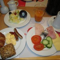 朝食はバイキングで種類も多め