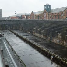 トンプソン・ドックから見たポンプ室（右手）