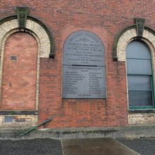 ポンプ室にも、このトンプソン・ドック関連の記念碑が。