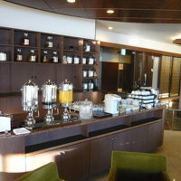 ラウンジはドリンクフリー　