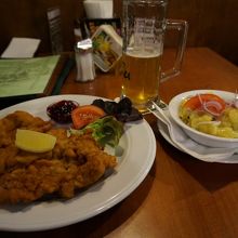 お勧めのカツレツを注文しました