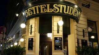 地元の人で賑わっています