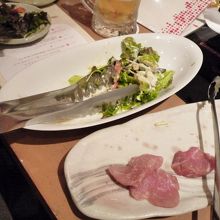 サーモンとアボガドのシーザーサラダ