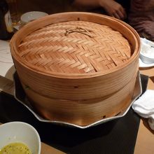 せいろ蒸しはテーブルで仕上げます　ＩＨヒーターなので安心