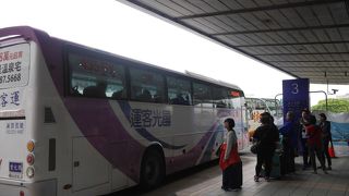 桃園空港から台北市への往復で利用しました