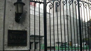 いかにも名門校っぽい気品を感じる外観が見事です