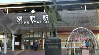 ユニークな銅像です。