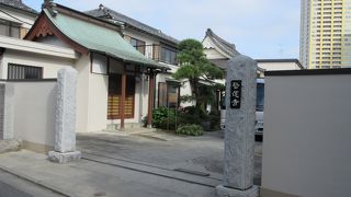 近代的な雰囲気のお寺です