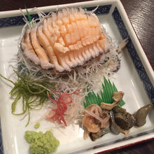 豪華にアワビ！こぶりなものを頂きましたが味がしっかりしてまし