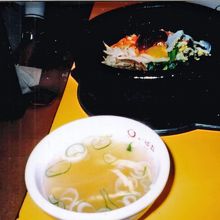 石焼きビビンバとスープ
