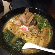 味噌ラーメン。スープは美味しかったですが、麺は普通でした。