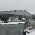 絶景の雪見露天風呂で、お料理も美味しかった。雪椿の咲く頃に再訪したい。